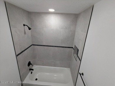 Must see! Absolutely everything in this stunning 4-bedroom - photo 18