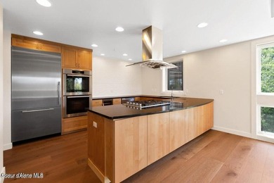 Welcome to this well-appointed condo offering comfort - photo 9