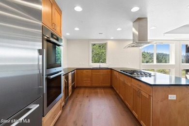 Welcome to this well-appointed condo offering comfort - photo 10