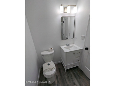 Must see! Absolutely everything in this stunning 4-bedroom - photo 21