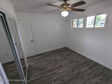 Must see! Absolutely everything in this stunning 4-bedroom - photo 23