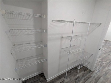 Must see! Absolutely everything in this stunning 4-bedroom - photo 24