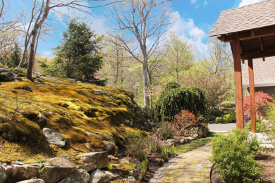 Custom built 5,000 square foot lake home on 1.3 private acres! - photo 3