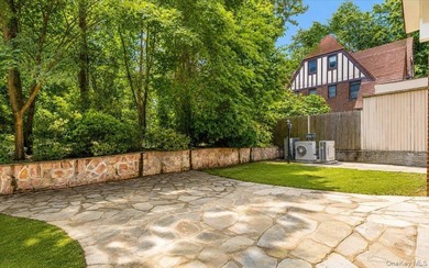 Welcome to Forest Hills Gardens! One of Queens' most coveted - photo 46