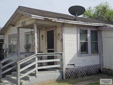 READY TO BUY? MOTIVATED SELLER! Charming 1960s Wood Frame Home - photo 2