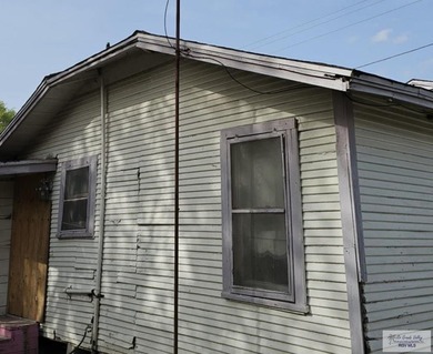 READY TO BUY? MOTIVATED SELLER! Charming 1960s Wood Frame Home - photo 3