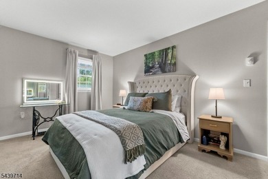 Welcome home to this beautifully maintained 4-bedroom bi-level - photo 17