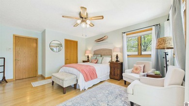 Enjoy the lake life in this 5+ bedroom (sleeps 15) 3 bath - photo 22
