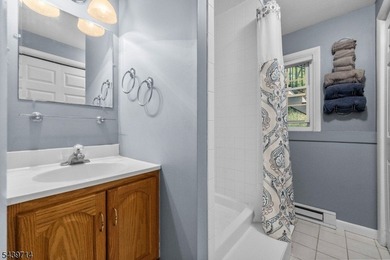 Welcome home to this beautifully maintained 4-bedroom bi-level - photo 28