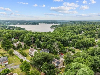 Welcome home to this beautifully maintained 4-bedroom bi-level - photo 37