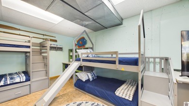 Enjoy the lake life in this 5+ bedroom (sleeps 15) 3 bath - photo 37