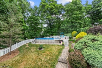 Welcome home to this beautifully maintained 4-bedroom bi-level - photo 40