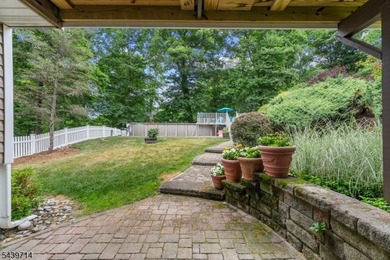 Welcome home to this beautifully maintained 4-bedroom bi-level - photo 44