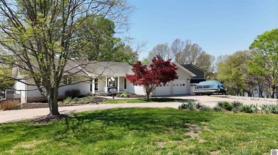 Enjoy the lake life in this 5+ bedroom (sleeps 15) 3 bath - photo 50