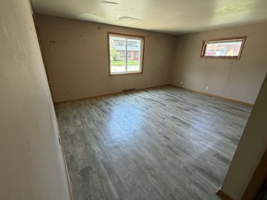 Vacant and well-maintained 2-family upper/lower duplex located - photo 5