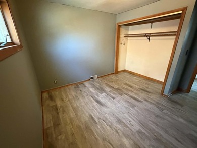 Vacant and well-maintained 2-family upper/lower duplex located - photo 7