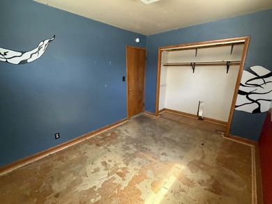 Vacant and well-maintained 2-family upper/lower duplex located - photo 8