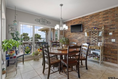 Welcome to this exceptional waterfront retreat on Lake Bob - photo 11