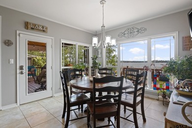 Welcome to this exceptional waterfront retreat on Lake Bob - photo 12