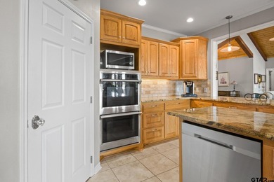 Welcome to this exceptional waterfront retreat on Lake Bob - photo 15
