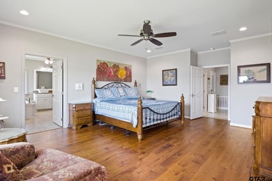Welcome to this exceptional waterfront retreat on Lake Bob - photo 20