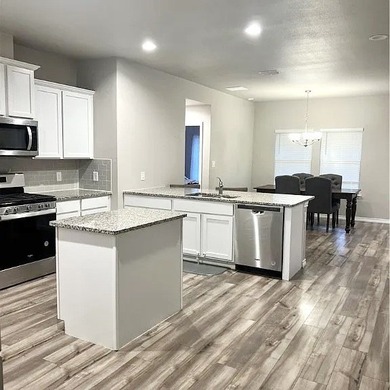 Welcome to your home sweet home! Built in 2022, this beautiful - photo 2