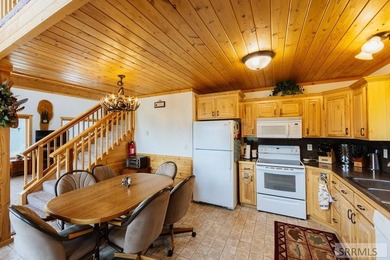 Come claim your private slice of heaven in the coveted Lakeview - photo 19