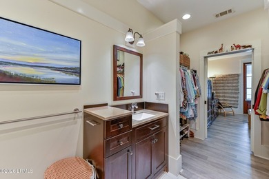 The perfect Lock and Leave condo unit! This immaculate 3rd floor - photo 24