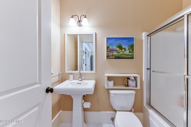 The perfect Lock and Leave condo unit! This immaculate 3rd floor - photo 31
