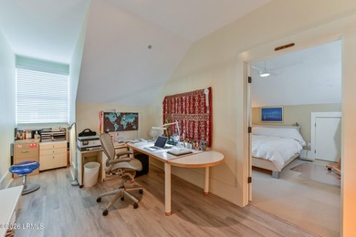 The perfect Lock and Leave condo unit! This immaculate 3rd floor - photo 37