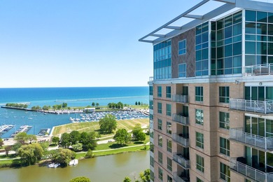 Commanding views of the city and lake from this 17th floor unit - photo 2