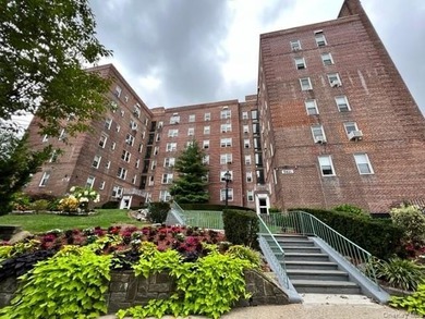 Netherlands Gardens is a beautifully kept private Complex in - photo 2