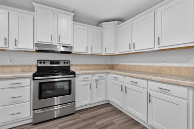 Spacious 5-bedroom, 3-bath mobile home built in 2017, offering - photo 32