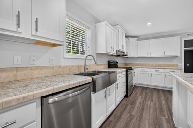 Spacious 5-bedroom, 3-bath mobile home built in 2017, offering - photo 33