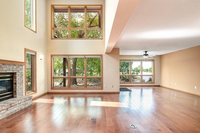 Experience waterfront living in one of Onalaska's most - photo 3
