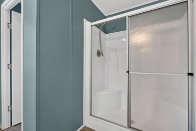 Spacious 5-bedroom, 3-bath mobile home built in 2017, offering - photo 38