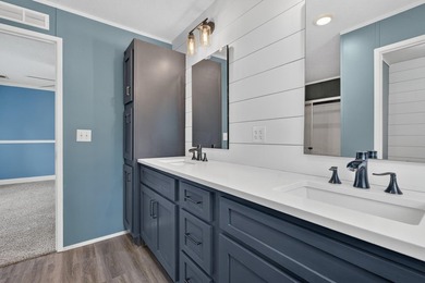 Spacious 5-bedroom, 3-bath mobile home built in 2017, offering - photo 40