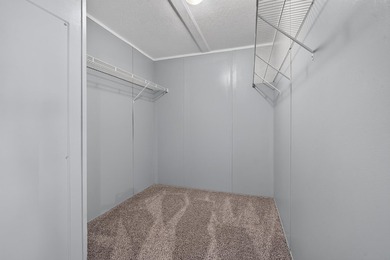 Spacious 5-bedroom, 3-bath mobile home built in 2017, offering - photo 42