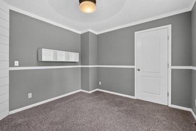 Spacious 5-bedroom, 3-bath mobile home built in 2017, offering - photo 45