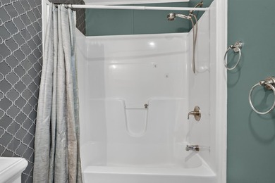 Spacious 5-bedroom, 3-bath mobile home built in 2017, offering - photo 50