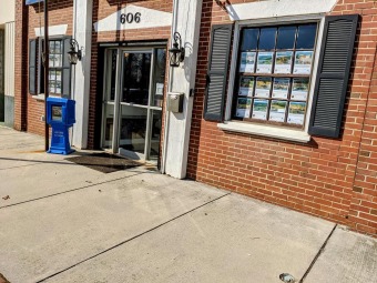 PRIME RETAIL/Office Location in the Heart Of Clarksville On The L - Lake Commercial For Sale in Clarksville, Virginia