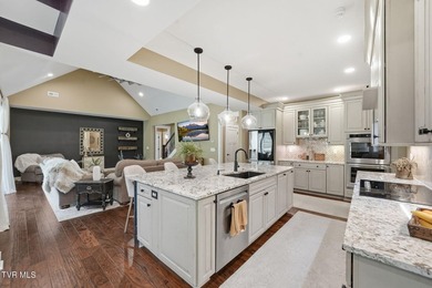 Timeless Craftsmanship Meets Modern Luxury on 1.2 Acres. Prepare - photo 12