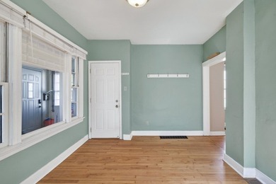 Well cared for triplex in the heart of NE Mpls. Walk to Boom - photo 9