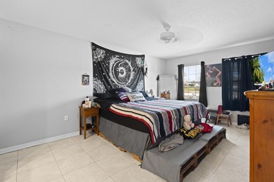 Beautifully maintained home featuring a brand-new 2025 roof for - photo 25
