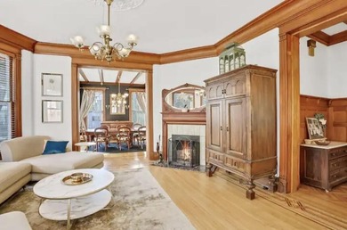 Step into a piece of Racine history with this stunning Queen - photo 3