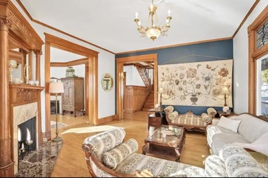 Step into a piece of Racine history with this stunning Queen - photo 6