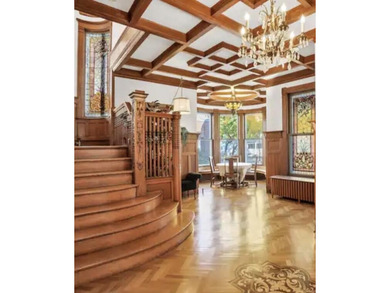 Step into a piece of Racine history with this stunning Queen - photo 7
