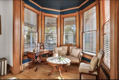 Step into a piece of Racine history with this stunning Queen - photo 10