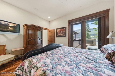 Extraordinary custom waterfront home on 2.56 private acres - photo 33