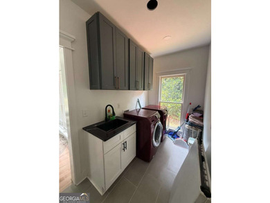 Gorgeous 4 bedroom 2.5 bath traditional style home with stunning - photo 13